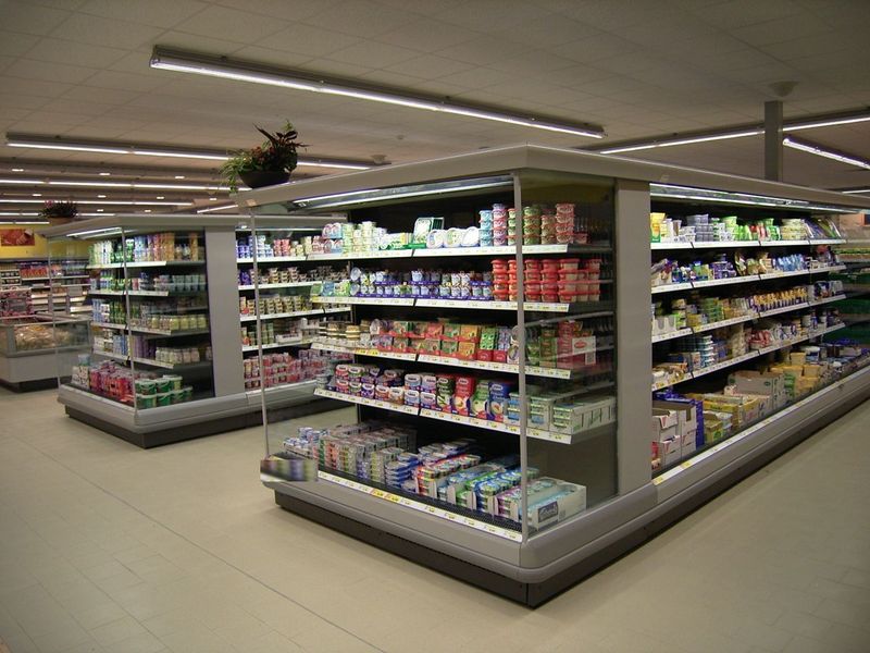 Modular refrigerated wall cabinets and multideck islands on a supermarket floor
